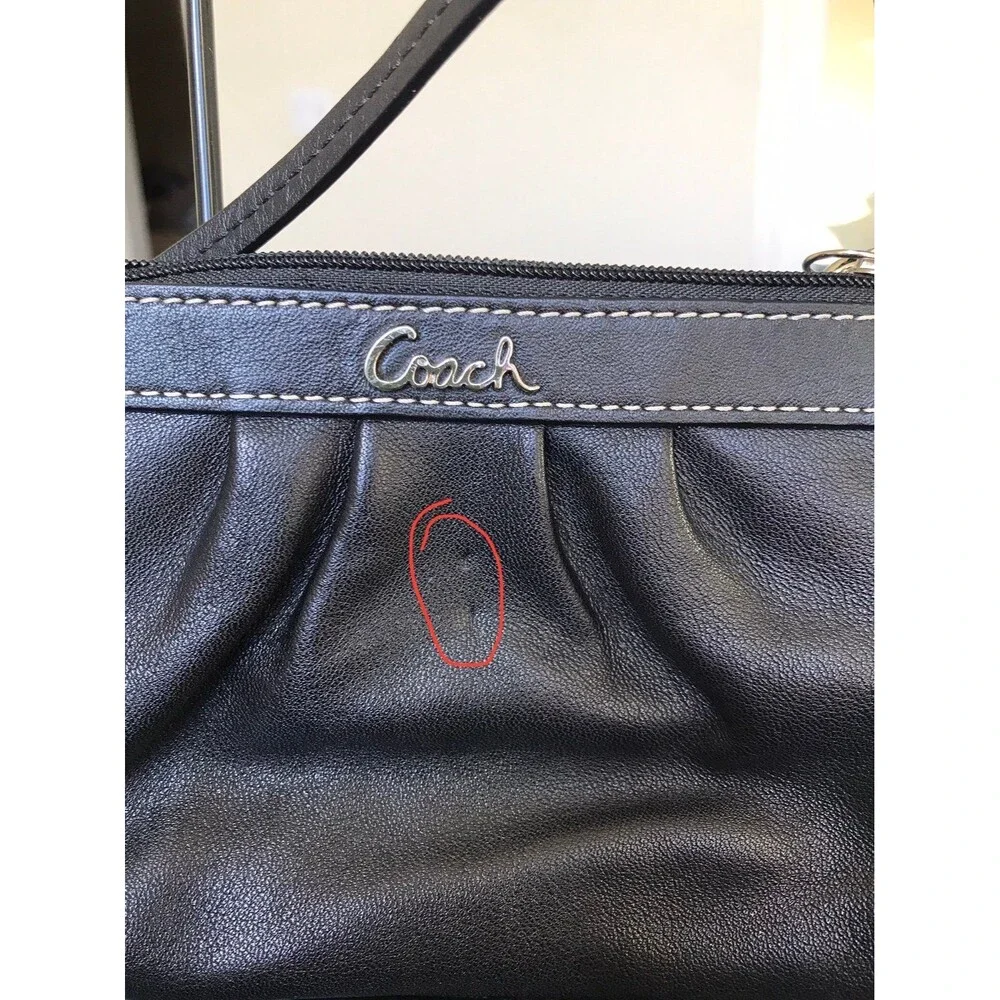 Vintage coach black leather capacity wristlet clutch